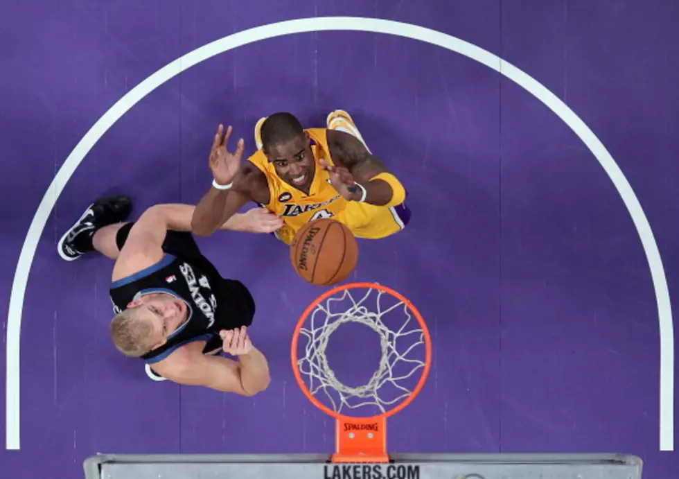 Lakers Win 22nd Straight Against Wolves 120-117