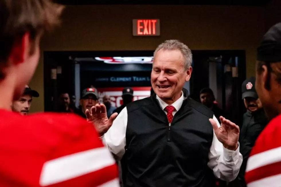 Backing Bob: South Dakota Coyote FB Extends Coach’s Contract