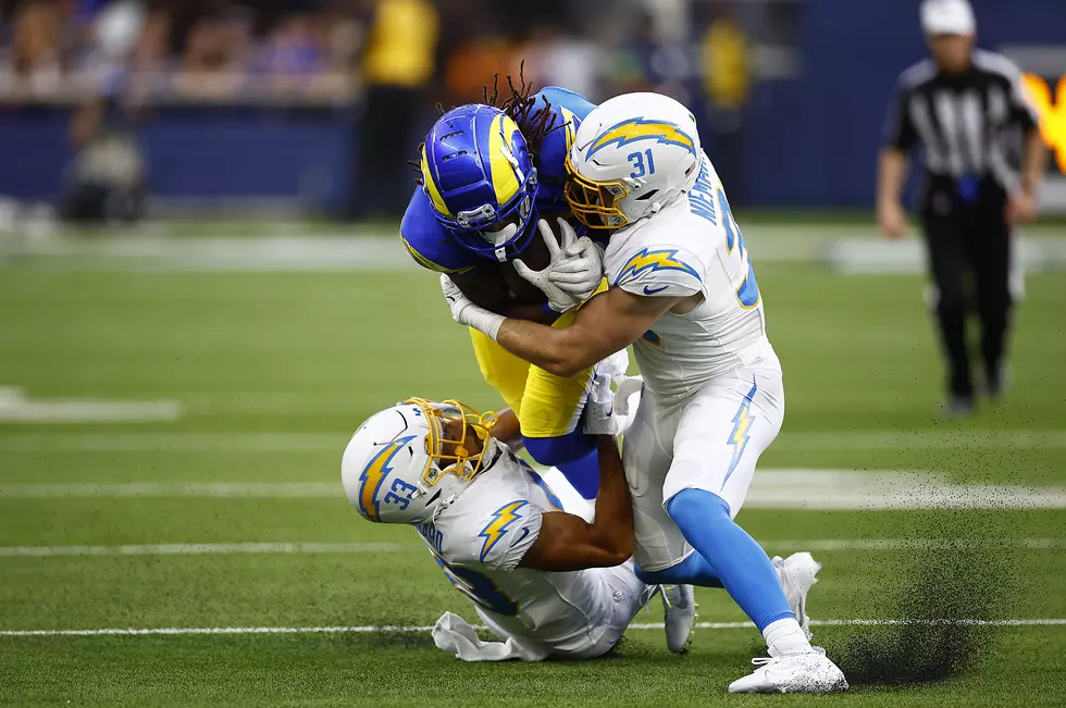 Packers Stash Iowa Alum Welch on Practice Squad, Sign Niemann